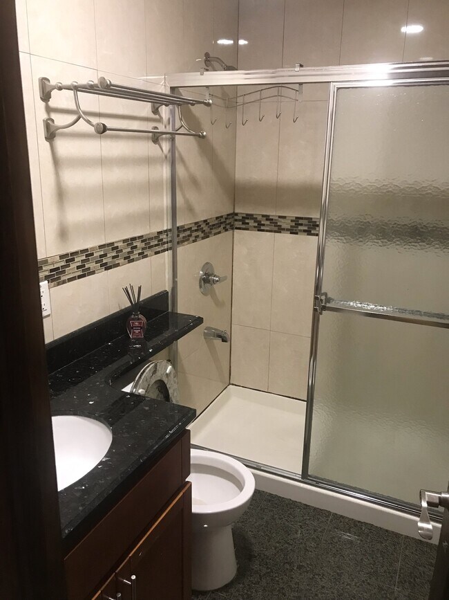 Building Photo - 76 Avenue T