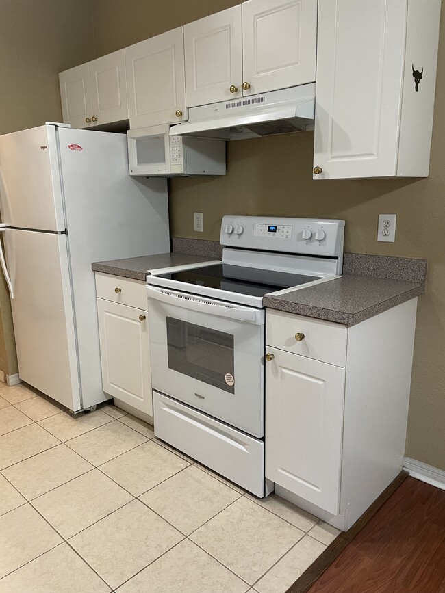 Building Photo - 846 Grand Regency Pointe