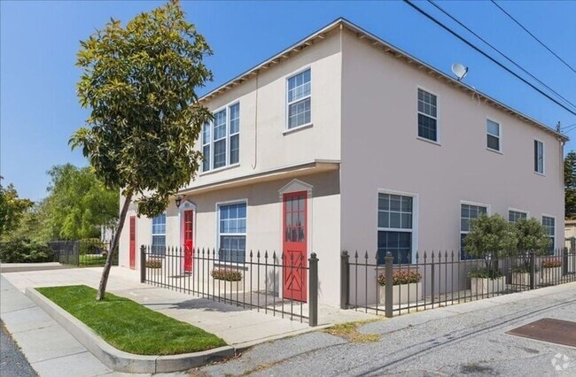 Building Photo - 1802 Ocean Park Blvd.