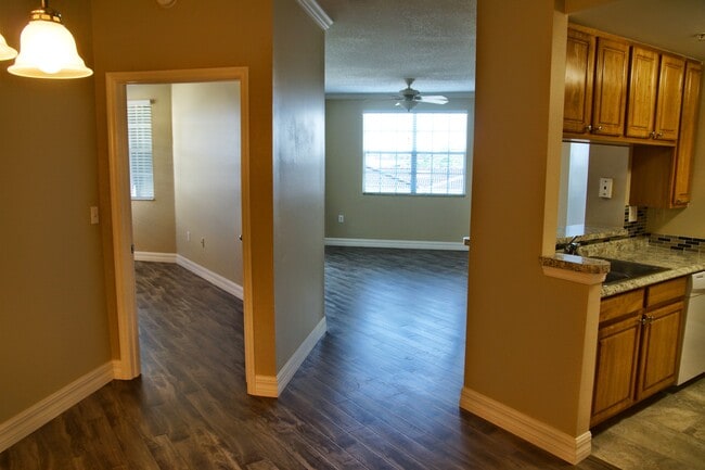 Foto del edificio - 5500 Bentgrass Dr