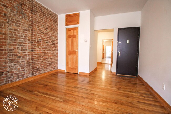 Foto del edificio - 239 Stanhope St