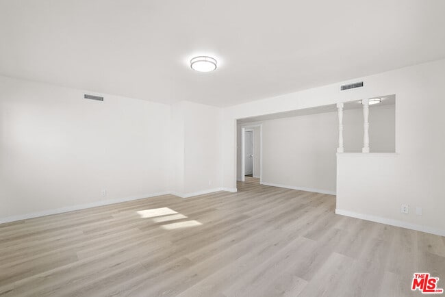 Building Photo - 20464 Elkwood St