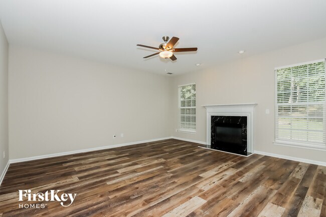 Foto del edificio - 105 Meandering Way Ln