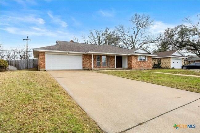 Building Photo - 3017 Oaklawn Dr