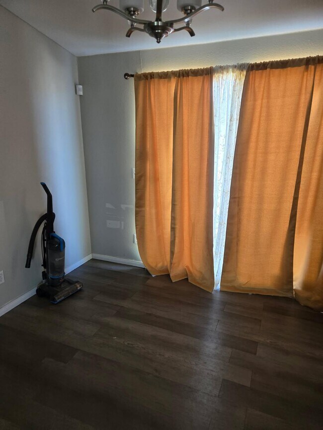 Foto del edificio - 1320 Windy Ln