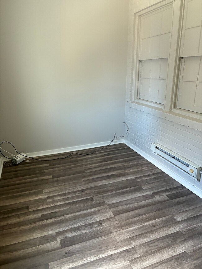 Foto del edificio - 1625 E St NE