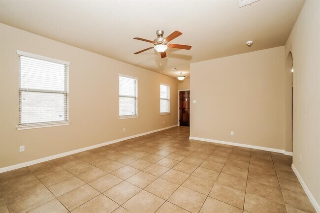 Building Photo - 880 Hot Spring Valley