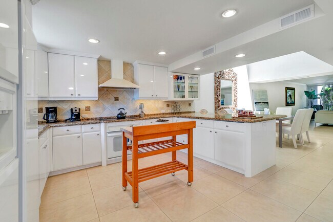 Foto del edificio - 1222  Hillsboro Mile  11 Hillsboro Beach F...