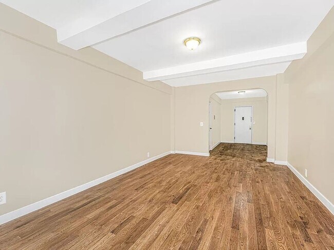 Building Photo - BEAUTIFUL 1 BEDROOM 1 BATHROOM
