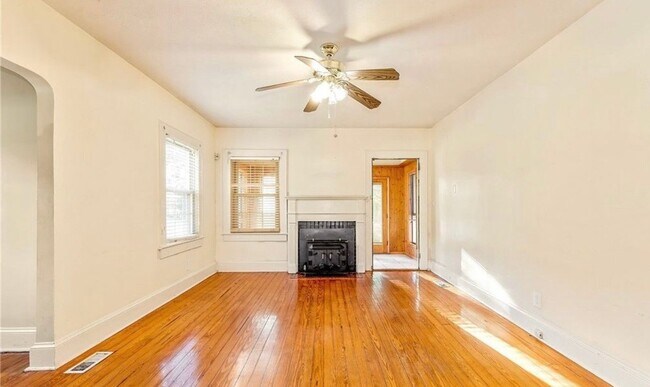 Foto del edificio - 6590 Cliffdale Rd