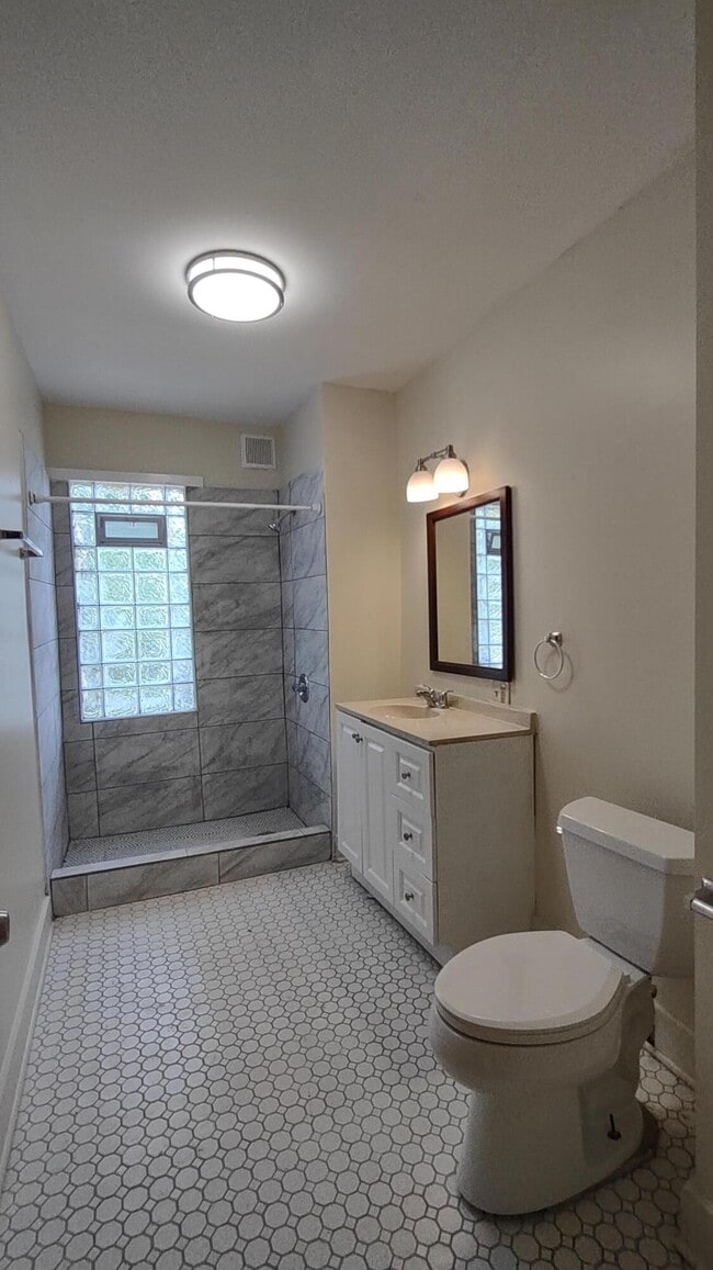 Foto del edificio - 3476 N Bartlett Ave