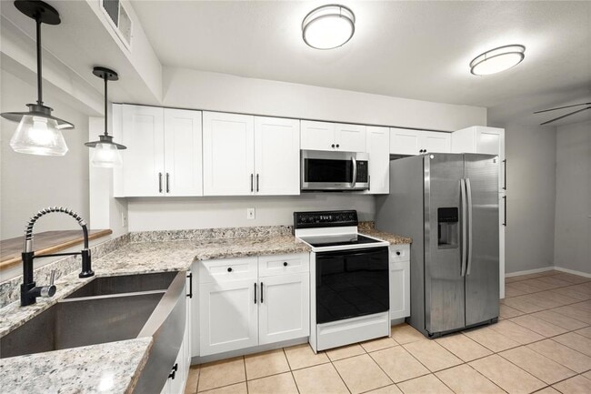 Building Photo - 6652 Montauk Dr