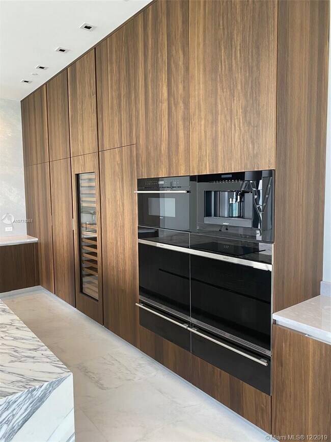 Building Photo - 17141 Collins Ave