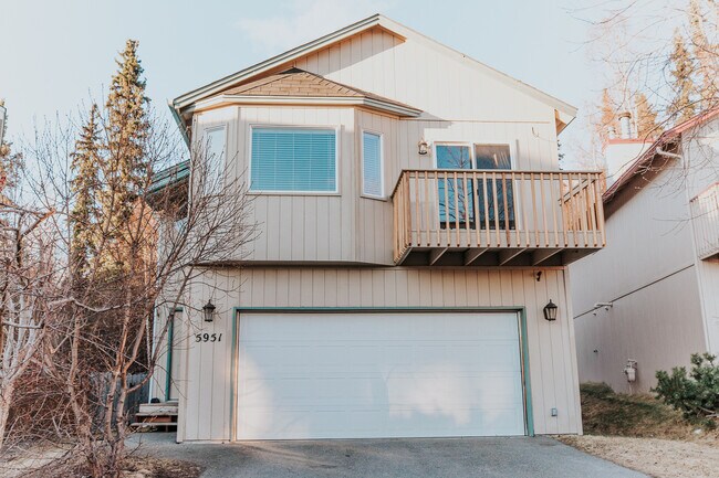 Foto del edificio - 5951 Ridgelake Cir