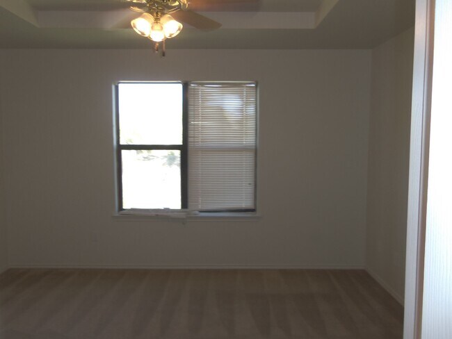 Foto del edificio - 4 Bedroom 2 Bath