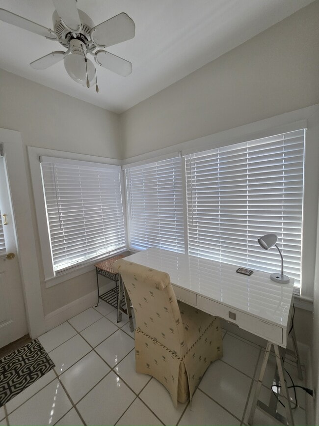 Building Photo - 429 Avenida Alegre