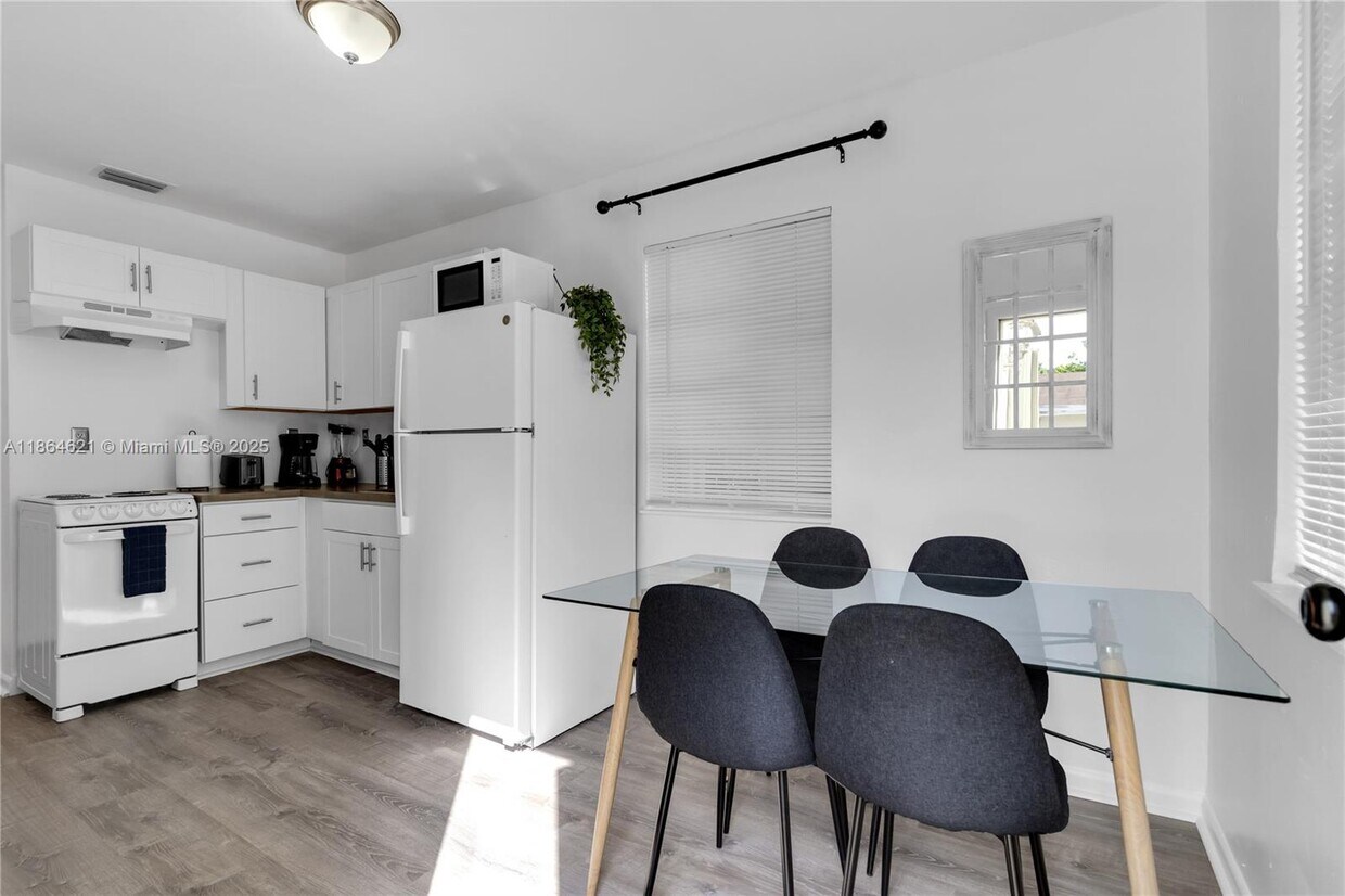 Foto principal - 925 SW 15th Ave