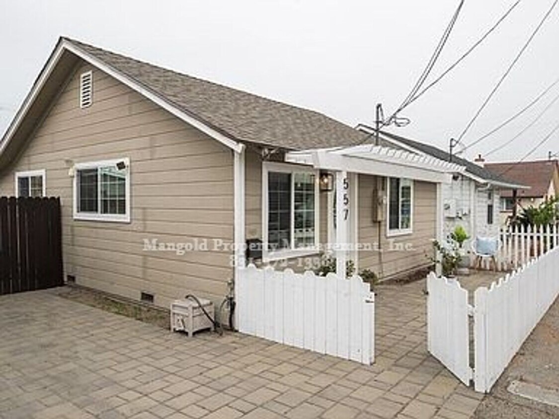 Primary Photo - Great Home Near Downtown Monterey With Fen...