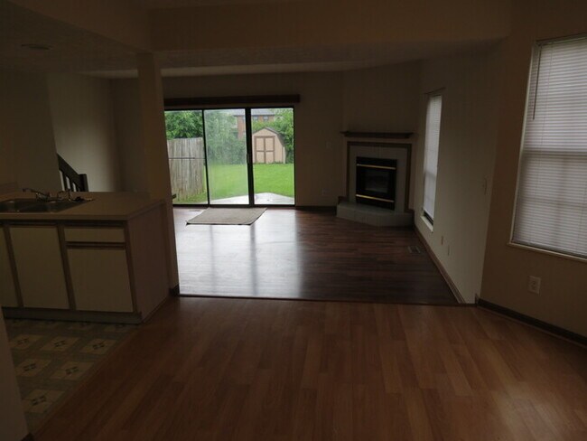 Foto del edificio - 1700 Rock Creek Dr