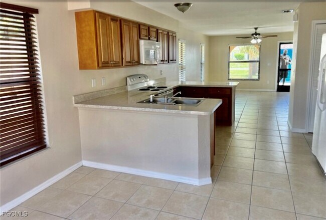 Building Photo - 1804 SW 21st Ln