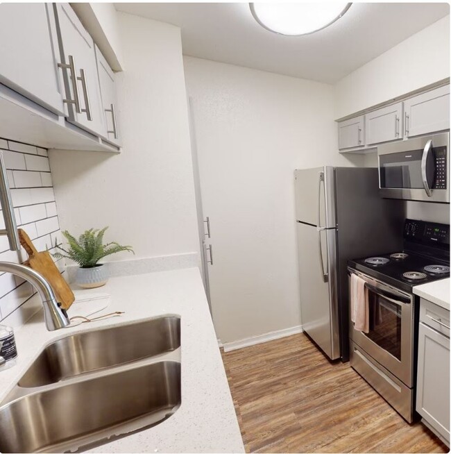 Building Photo - Vantage Point Apartments