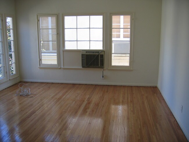 Building Photo - 6176 W Olympic Blvd