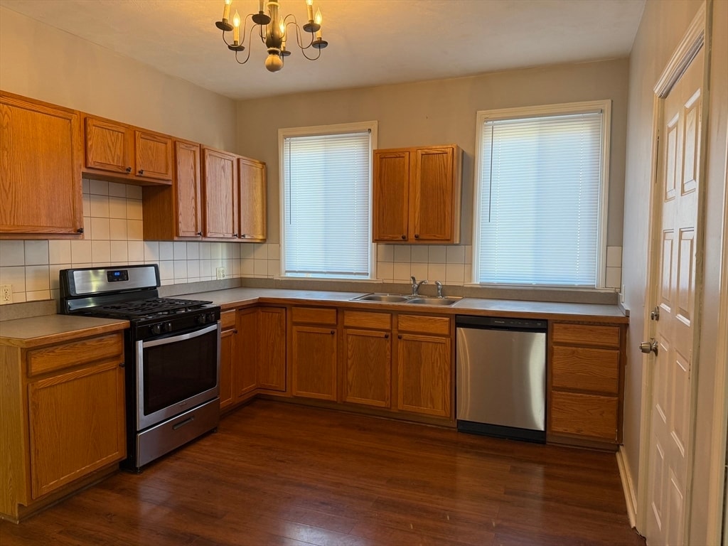 Primary Photo - 231 Allen St