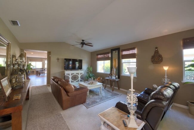 Building Photo - Amazing Large 3 Bedroom 2 Bathroom Home for Lease in Patterson