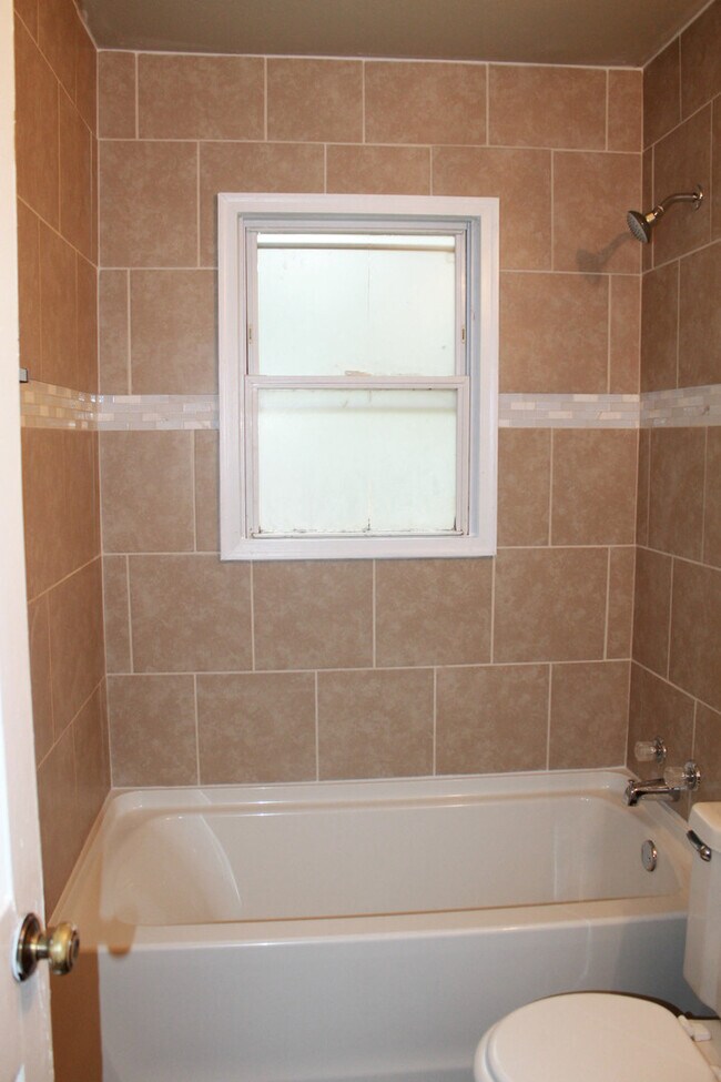 Foto del edificio - 3 Bed at $825.00