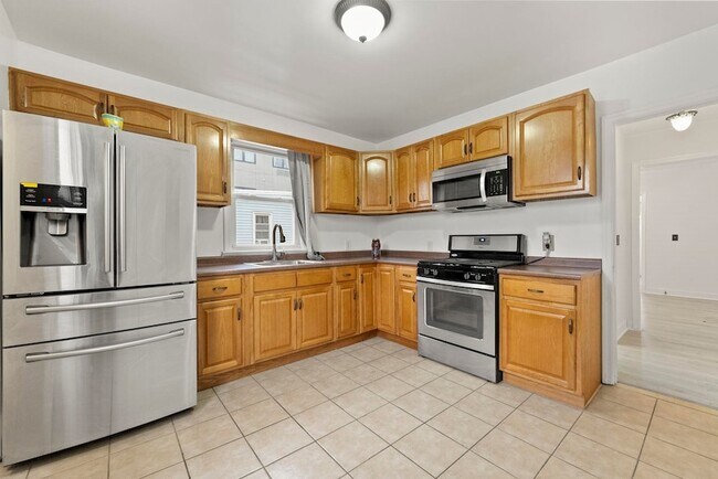 Foto del edificio - 221 Quincy Ave