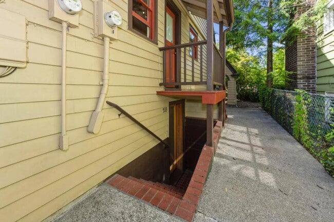 Building Photo - 1 bedroom in Seattle WA 98103