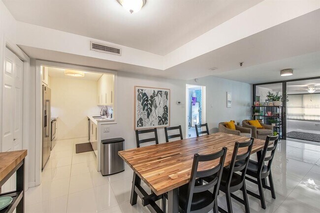 Foto del edificio - 3211 W Swann Ave