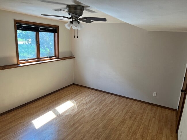 Building Photo - 2830 W Glenpark Dr