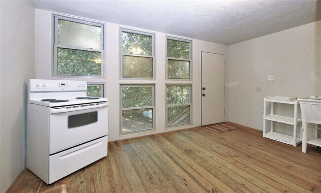 Foto del edificio - 13200 Young