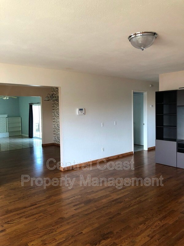Building Photo - 264 Cosky Dr