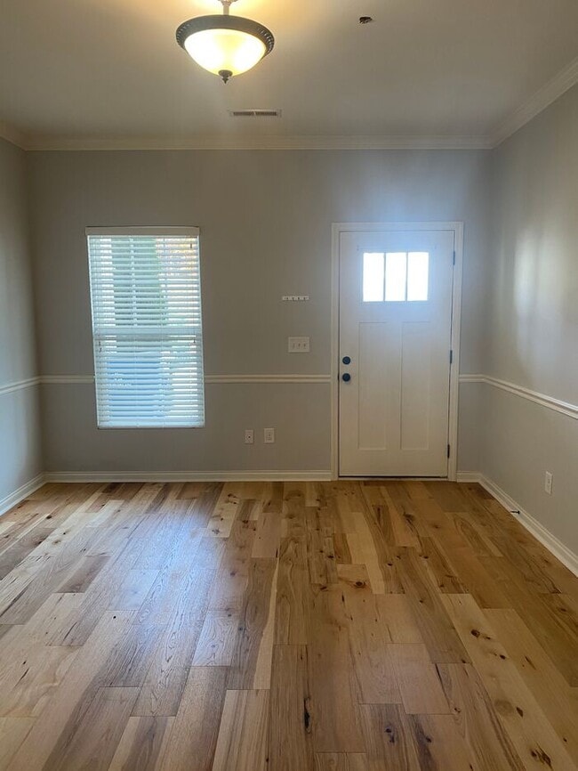 Building Photo - 3 BR | 2.5 BA | Townhome Close to Volkswag...