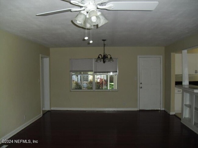 Building Photo - 4616 Burgundy Rd