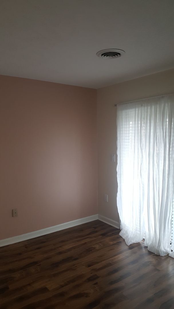 Building Photo - Beautiful 1 Bedroom Condo Centrally Locate...