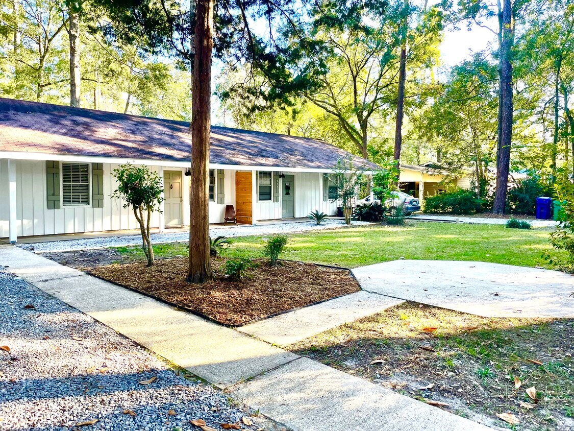 Primary Photo - 218 W Saint Mary Dr