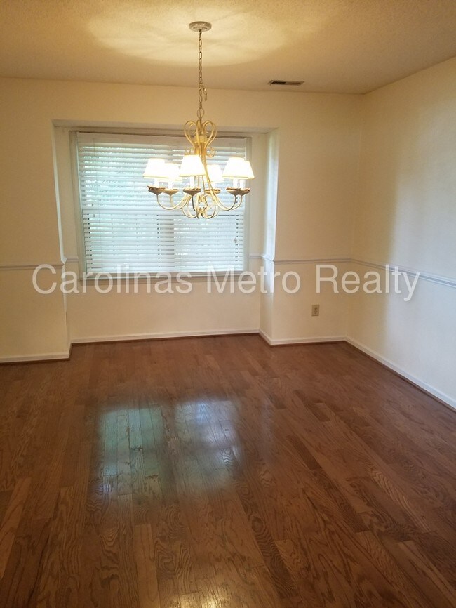 Building Photo - 2714 Briar Ridge Dr