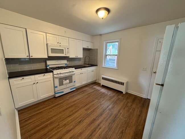 Building Photo - 95 Delafield St