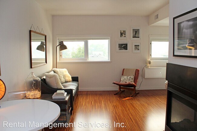 Building Photo - Studio, 1 bath House - 910 SE 42nd Ave #34...