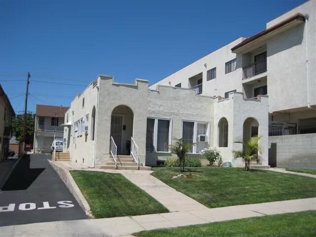 Building Photo - 631 E Cypress Ave