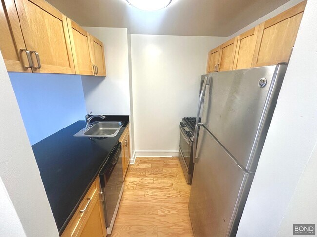 Foto del edificio - 323 W 96th St