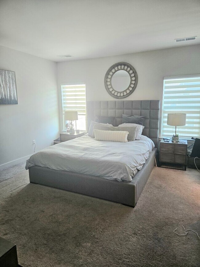 Building Photo - Elegant 4Bd/3.5Bth TH in Westchester Squar...
