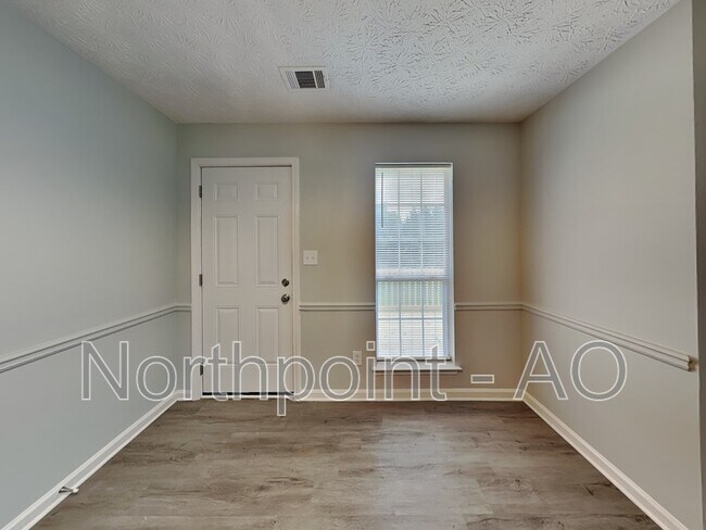 Building Photo - 1409 Hwy 81