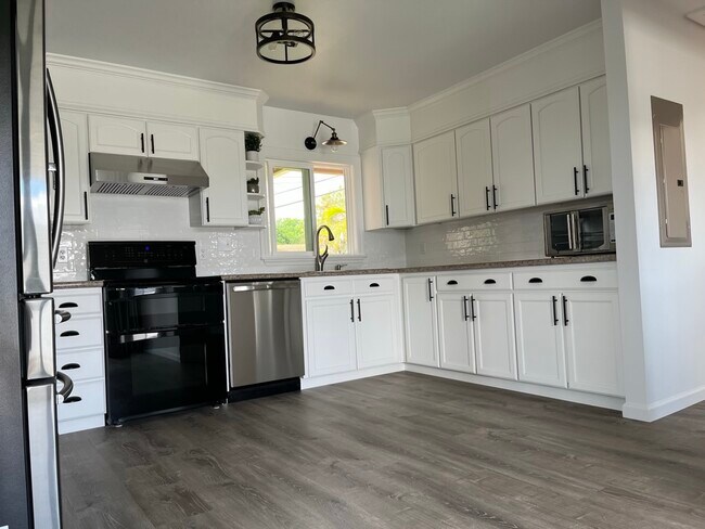 Building Photo - 4618 Puuwai Rd