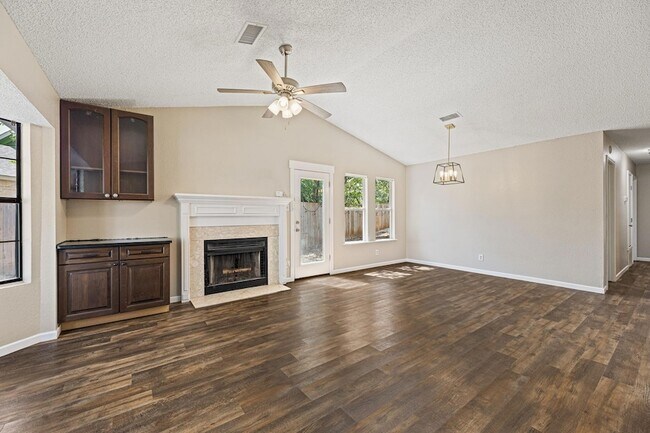 Foto del edificio - 906 Oleander Ln