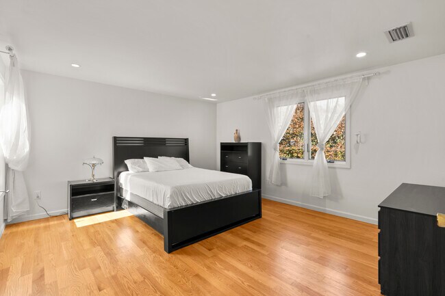 Foto del edificio - 79 Falcon Ridge Rd