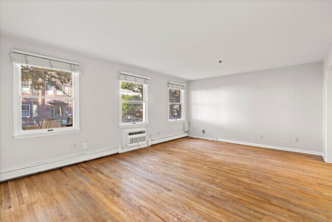 Building Photo - 611 Madison St